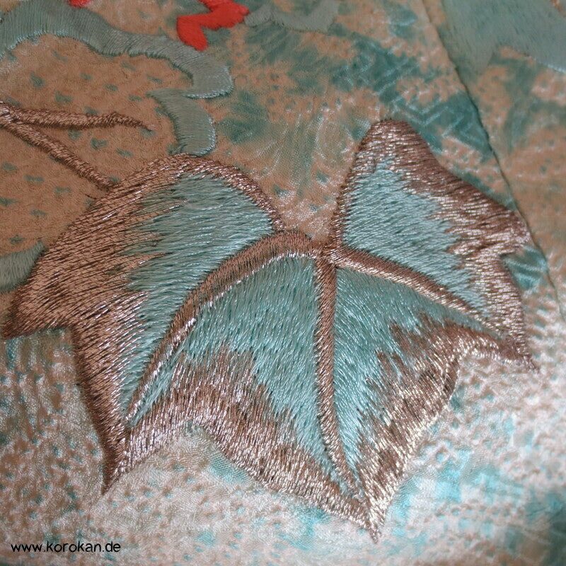 eisblauer Full Shibori Furisode, gestickte Paulownia