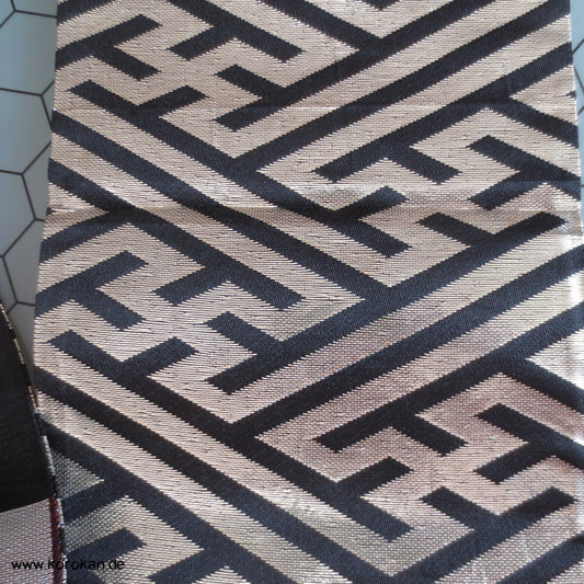 Sayagata, schwarz rot gold Hanhaba Obi, Seide mit Lurex