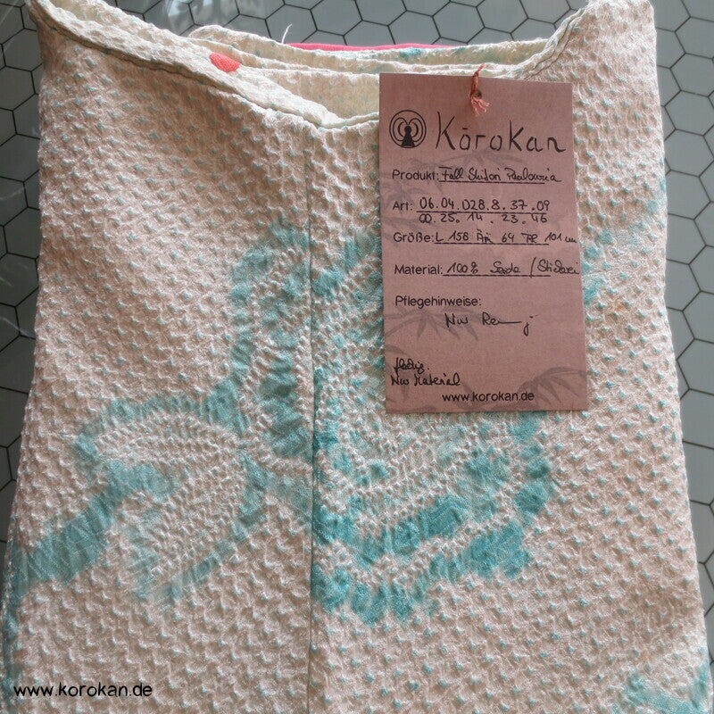 eisblauer Full Shibori Furisode, gestickte Paulownia