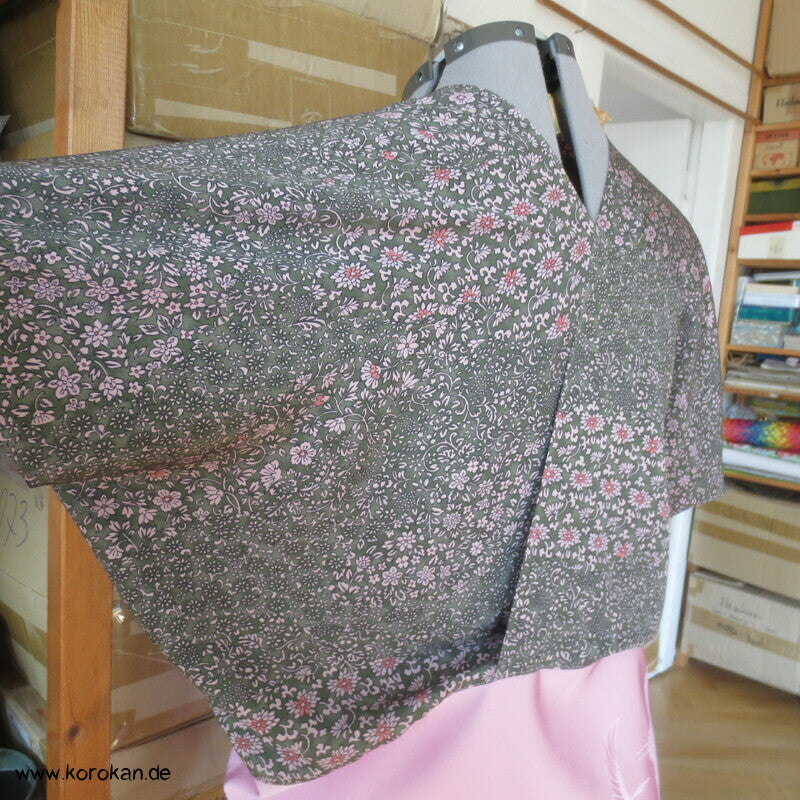 Upcycling Seidenshirt Kimonostoffreste, rosa Kranichdamast und Millefleur Crepe