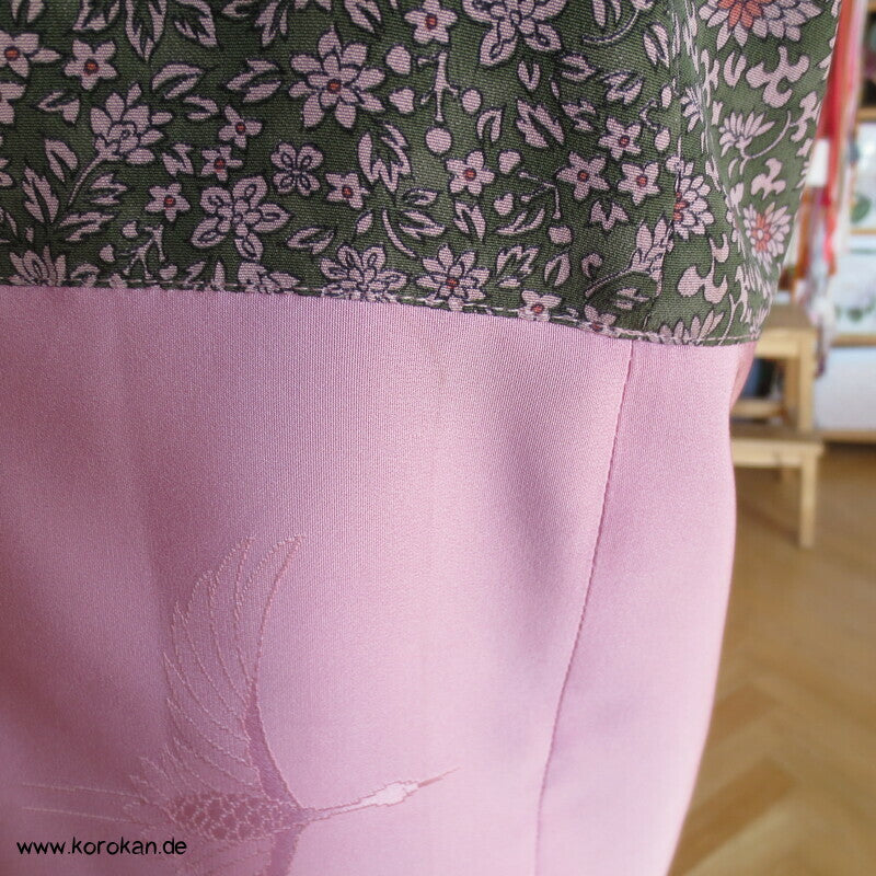 Upcycling Seidenshirt Kimonostoffreste, rosa Kranichdamast und Millefleur Crepe