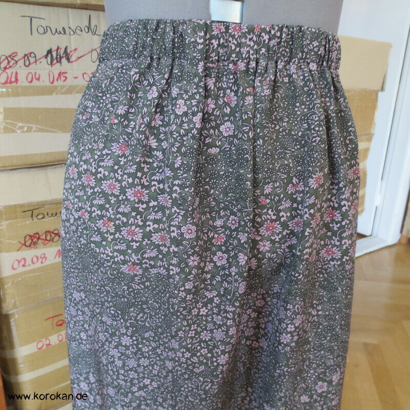 Upcycling Rock aus Kimonoseidenresten Millefleur Crepe