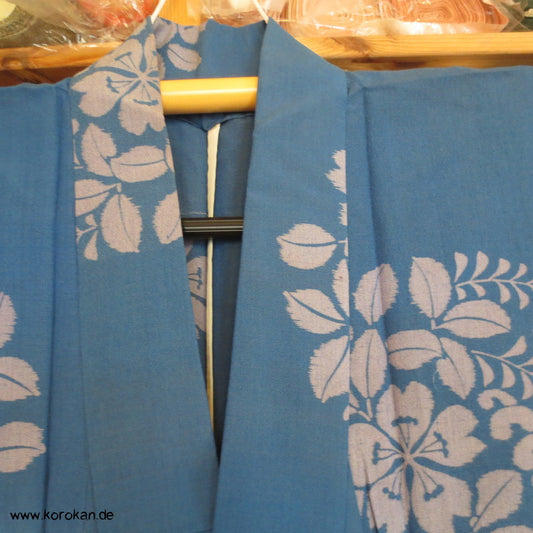 blau mit großen Blumenrondellen Hitoe - ungefütterter Kimono