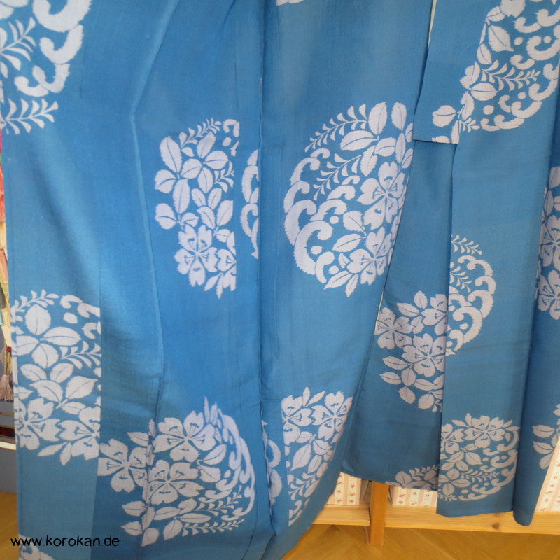 blau mit großen Blumenrondellen Hitoe - ungefütterter Kimono