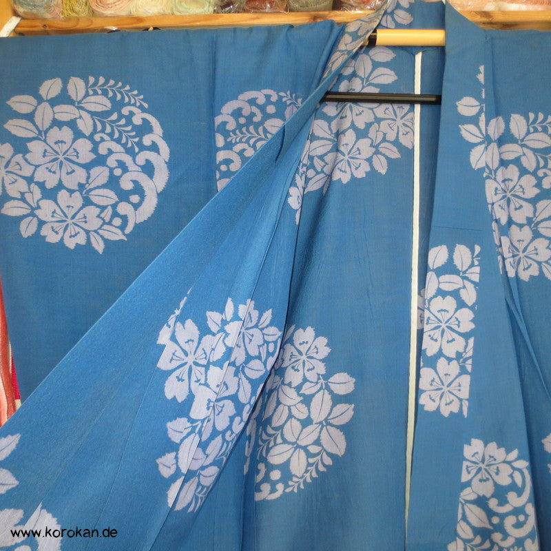 blau mit großen Blumenrondellen Hitoe - ungefütterter Kimono