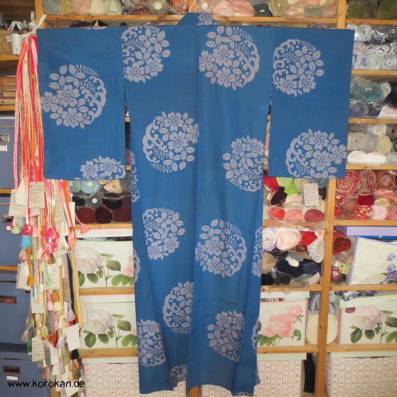blau mit großen Blumenrondellen Hitoe - ungefütterter Kimono
