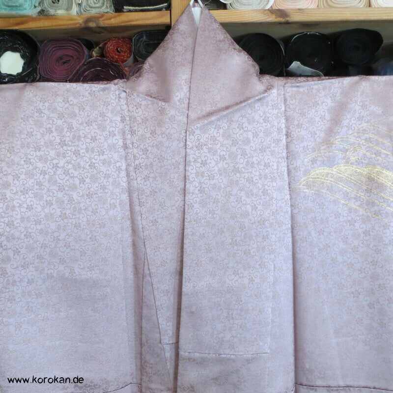Goldwellen auf mauve Homongi Kimono Seidendamast