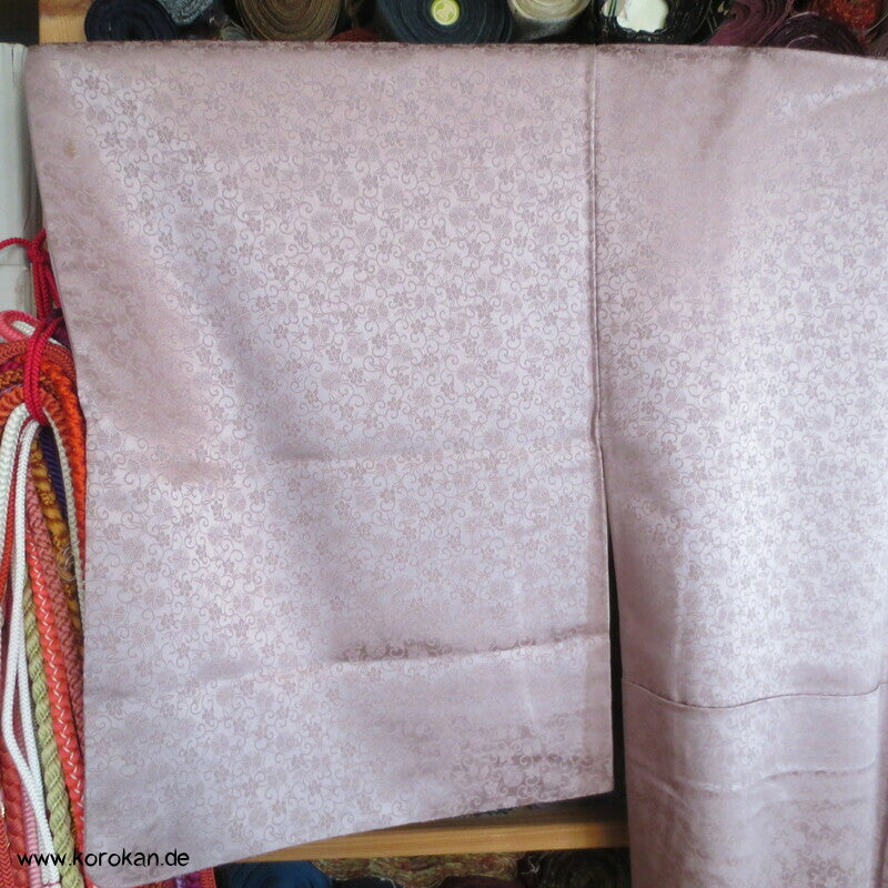 Goldwellen auf mauve Homongi Kimono Seidendamast