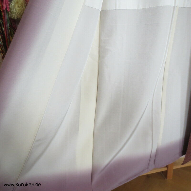 Goldwellen auf mauve Homongi Kimono Seidendamast