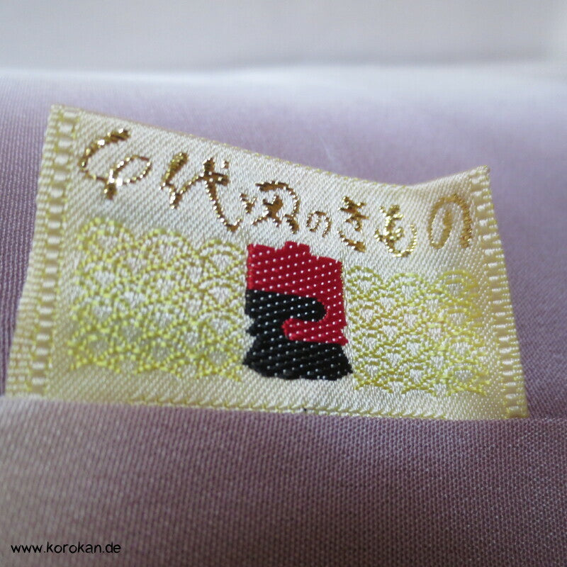 Goldwellen auf mauve Homongi Kimono Seidendamast