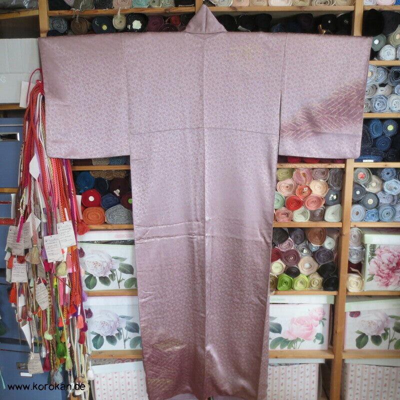 Goldwellen auf mauve Homongi Kimono Seidendamast