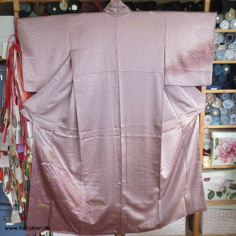 Goldwellen auf mauve Homongi Kimono Seidendamast