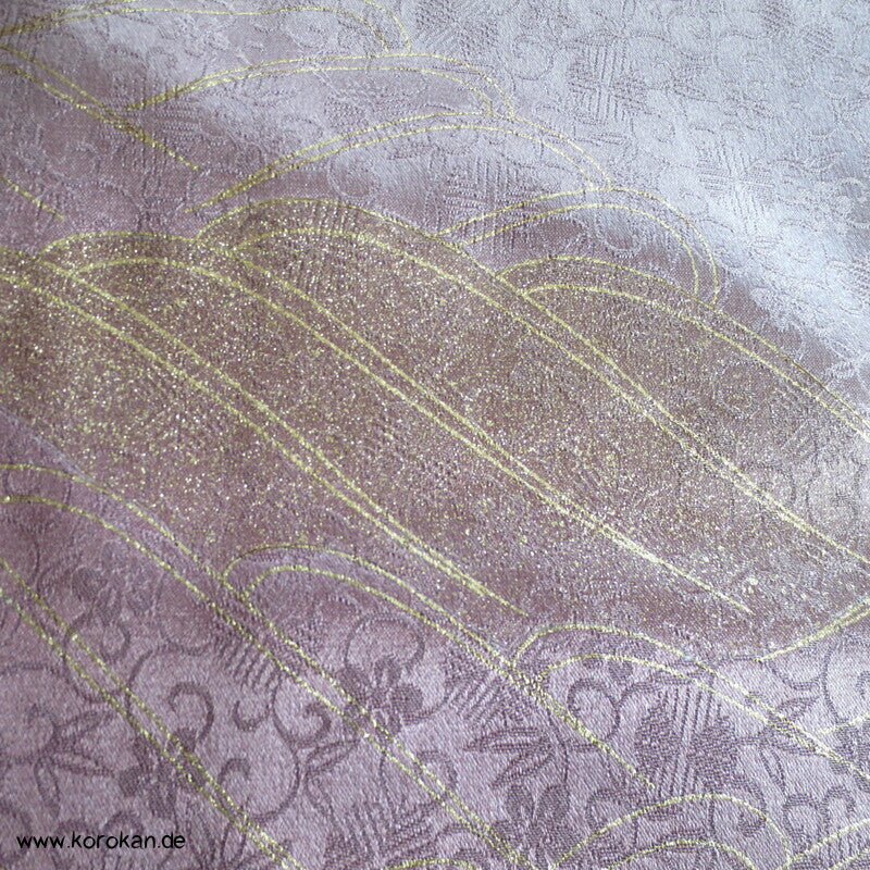 Goldwellen auf mauve Homongi Kimono Seidendamast