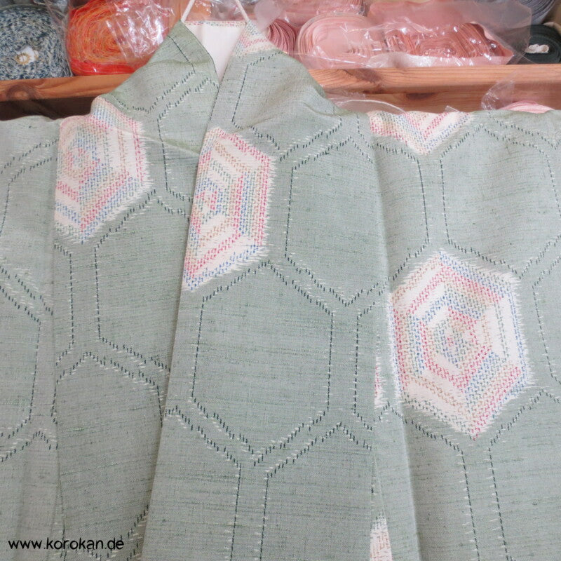 regenbogen Kikko in seladon Kasuri Tsumugi Seiden Kimono