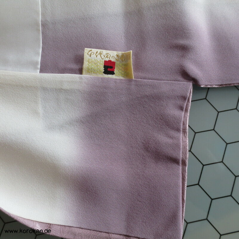 Goldwellen auf mauve Homongi Kimono Seidendamast