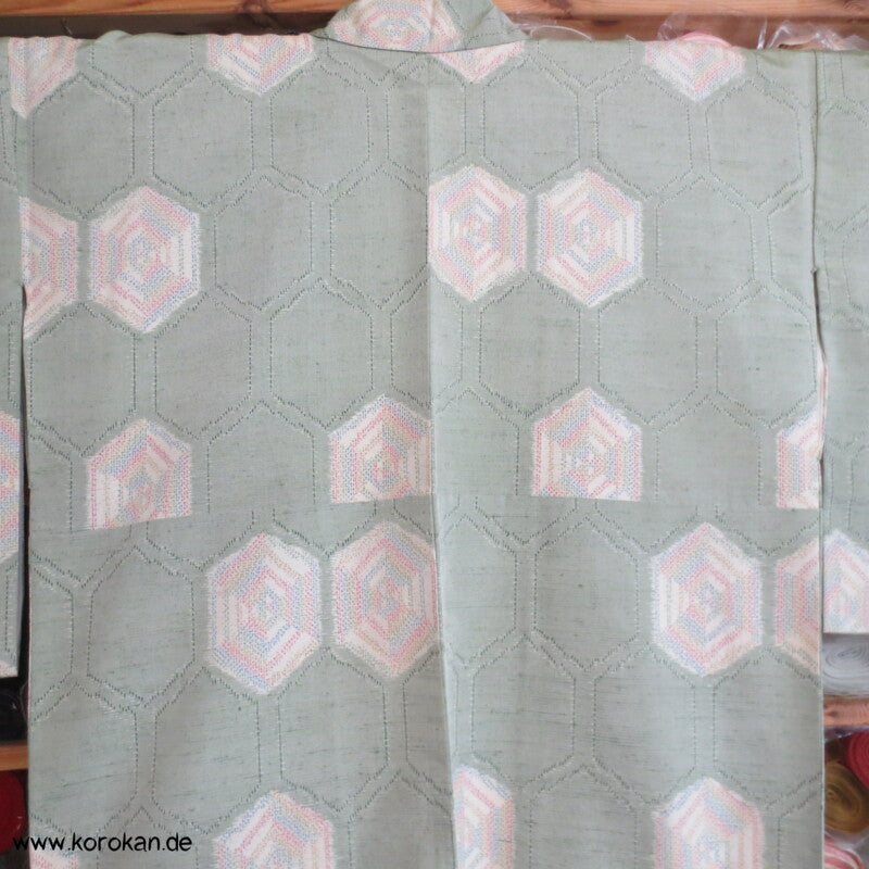 regenbogen Kikko in seladon Kasuri Tsumugi Seiden Kimono