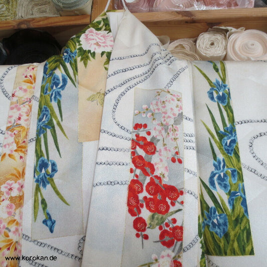 Wellen, Tanzaku mit Golddruck Komon Kimono