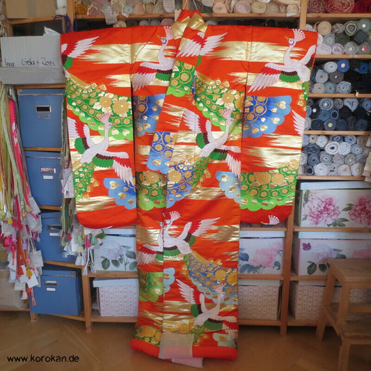 Uchikake Hochzeits Kimono - Mantel, Seidenbrokat mit gewebten Pfauen