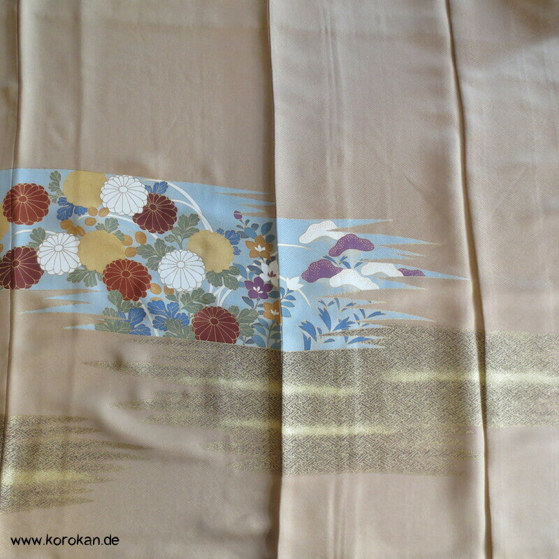 Blütenstreifen auf mattgold Iro Tomesode Mitsukoshi Kimono Seidendamast