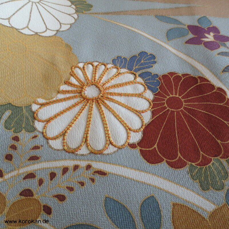Blütenstreifen auf mattgold Iro Tomesode Mitsukoshi Kimono Seidendamast