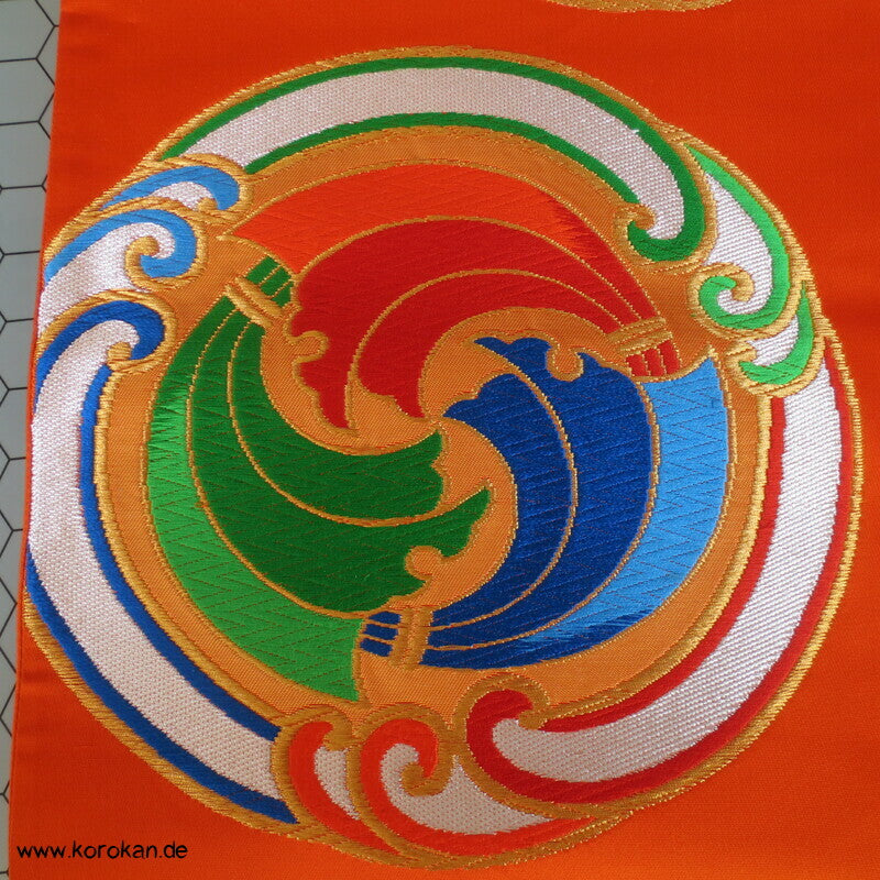 Tomoeartige Kringel knallbunter Fukuro Obi Seidenbrokat