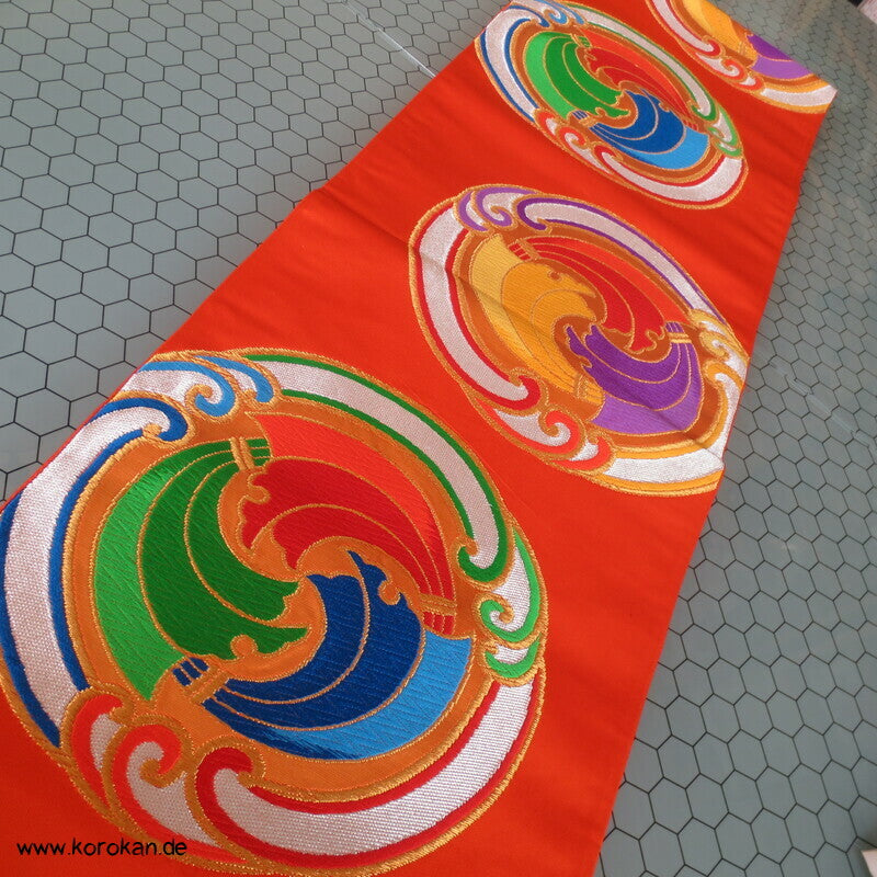 Tomoeartige Kringel knallbunter Fukuro Obi Seidenbrokat
