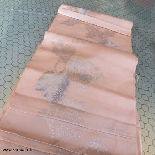 Brokatblätter in glänzenden Pastelltönen Japan Seiden Araihari Kimono