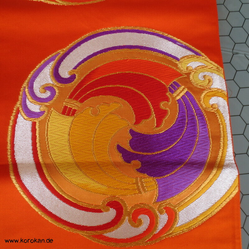 Tomoeartige Kringel knallbunter Fukuro Obi Seidenbrokat