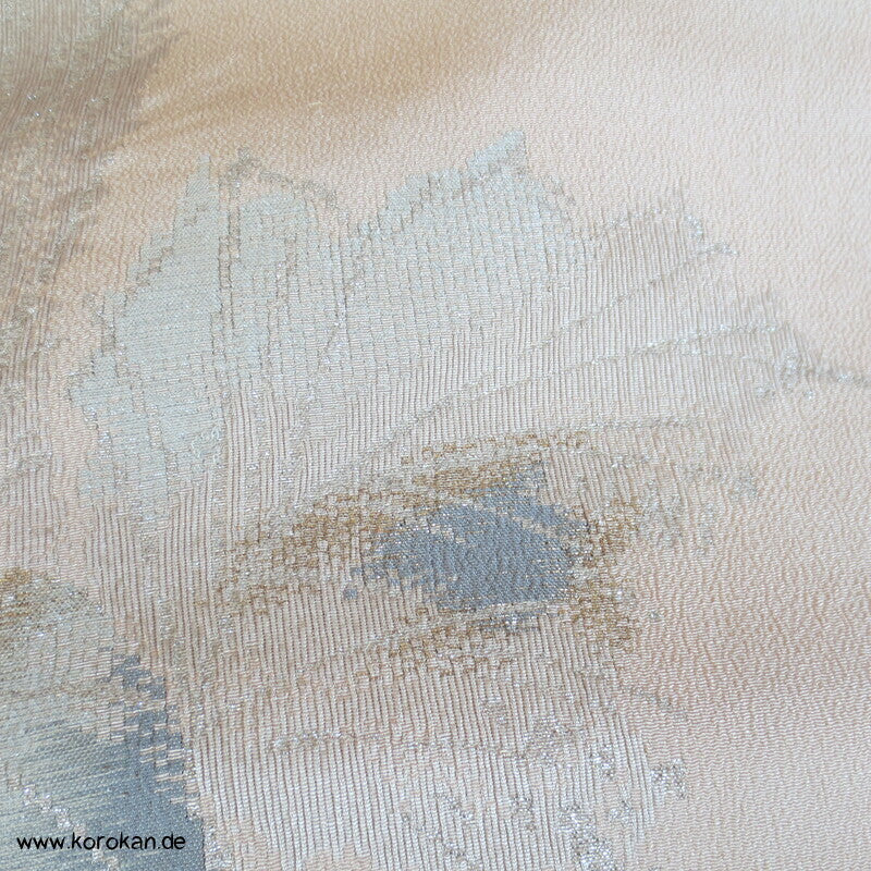 Brokatblätter in glänzenden Pastelltönen Japan Seiden Araihari Kimono