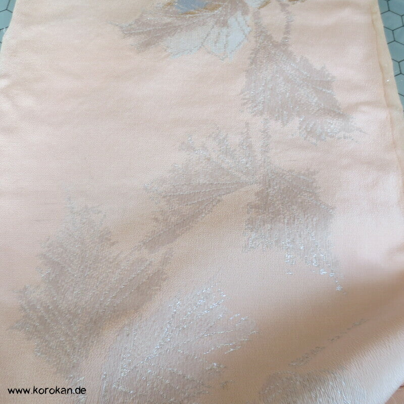 Brokatblätter in glänzenden Pastelltönen Japan Seiden Araihari Kimono
