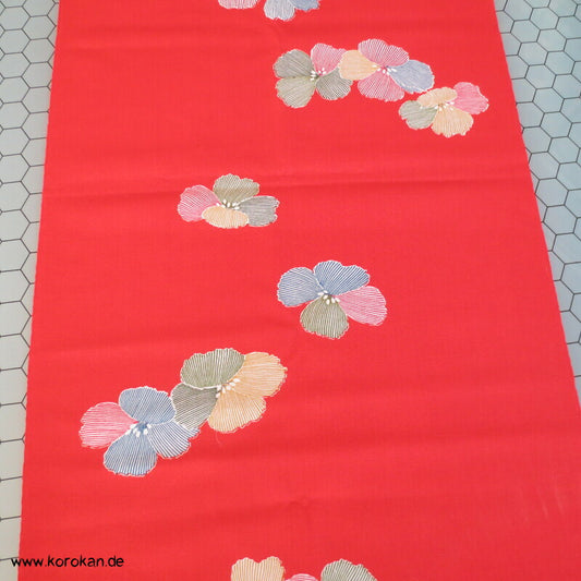 Kimono Wollstoff mit bunten Blüten auf hellrot