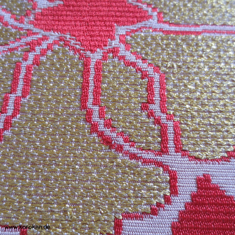 Blütenrondelle mit Gold Obi Seidenbrokat
