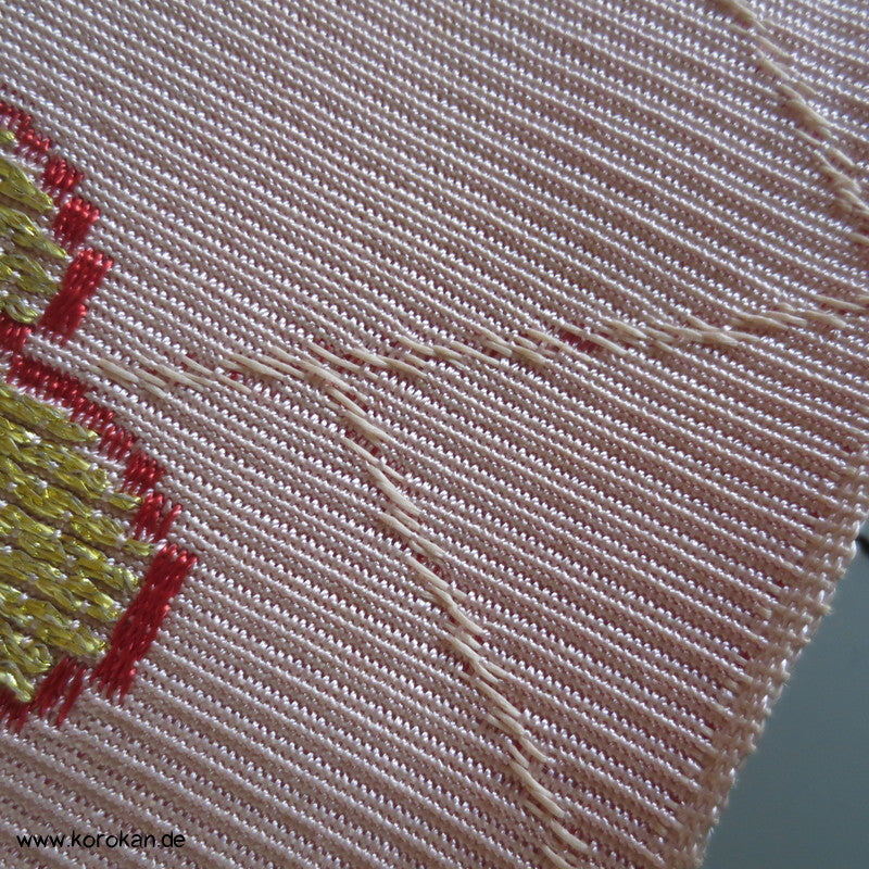 Blütenrondelle mit Gold Obi Seidenbrokat
