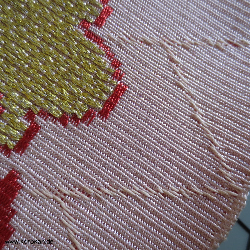 Blütenrondelle mit Gold Obi Seidenbrokat