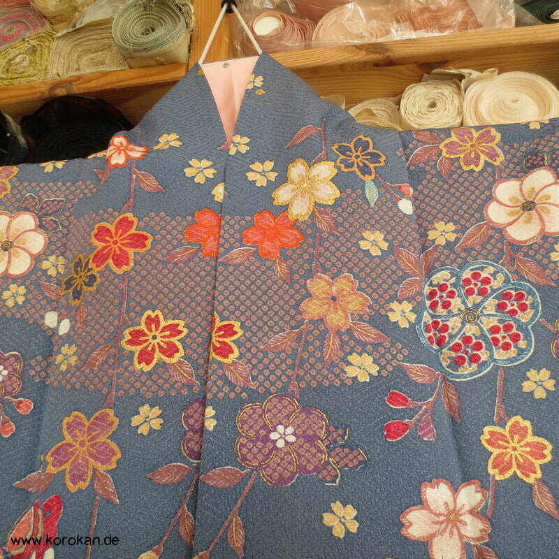 Blumen und Schmetterlinge über Wellen Homongi Kimono