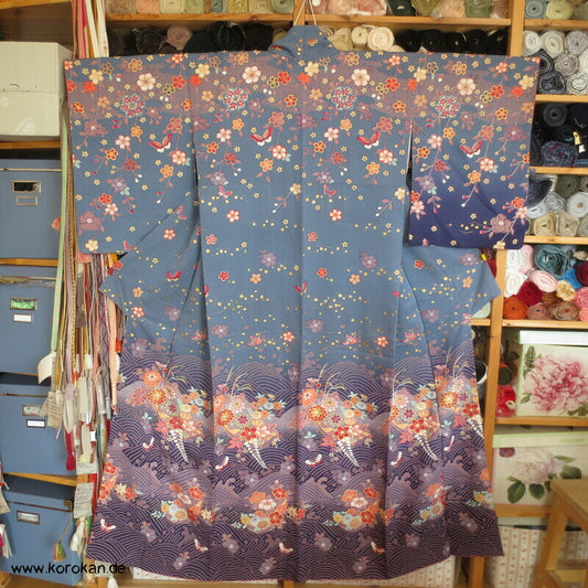 Homongi Kimono Seidendamast Blumen und Schmetterlinge über Wellen