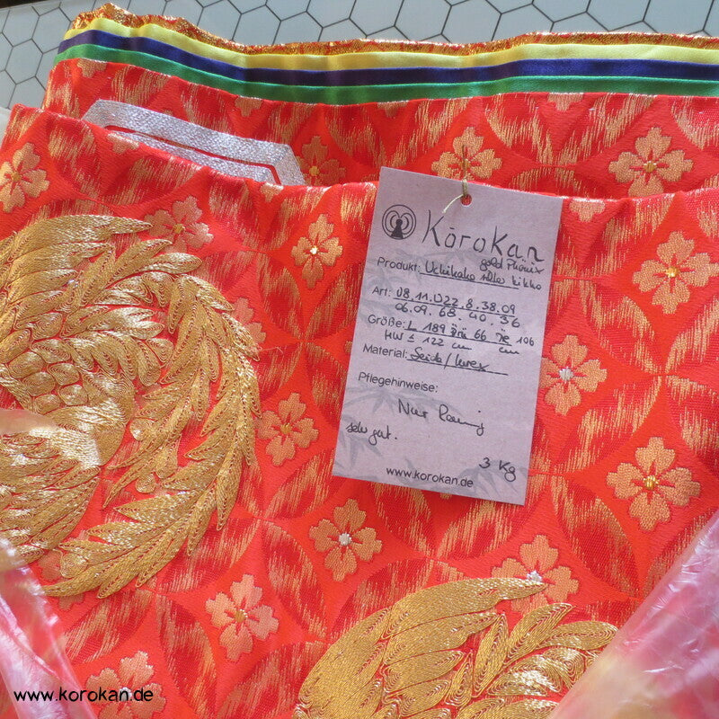 Uchikake Hochzeits Kimonomantel, gestickte goldene Phönix, silberne Kikko auf Brokat