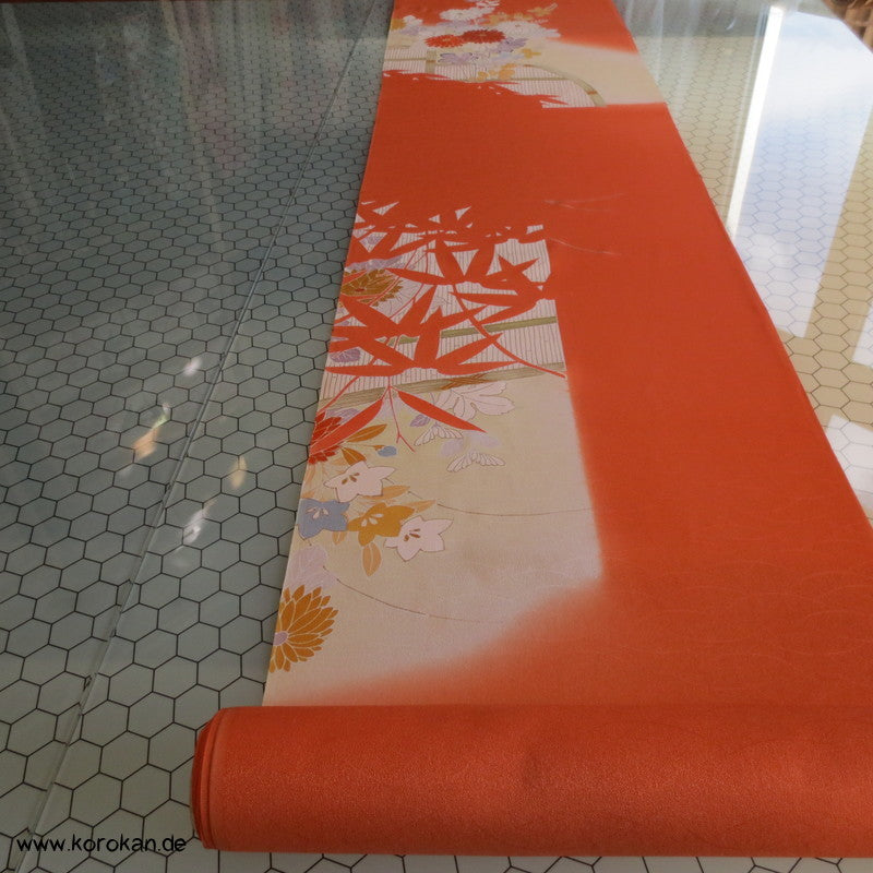 Chrysanthemen Kimono Tanmono, Teilstickerei mit Goldfaden auf Seidendamast
