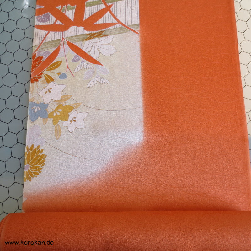 Chrysanthemen Kimono Tanmono, Teilstickerei mit Goldfaden auf Seidendamast