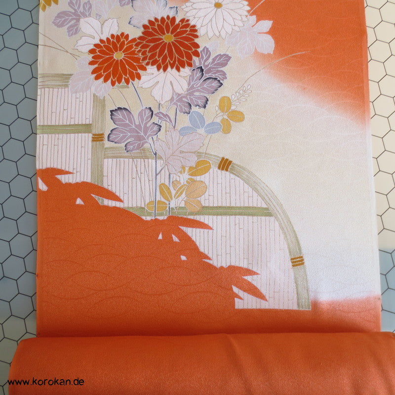 Chrysanthemen Kimono Tanmono, Teilstickerei mit Goldfaden auf Seidendamast