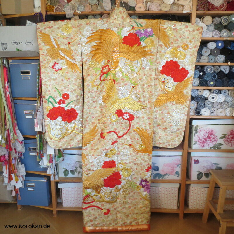 Uchikake Hochzeits Kimonomantel, gestickte Kraniche auf Seidenbrokat