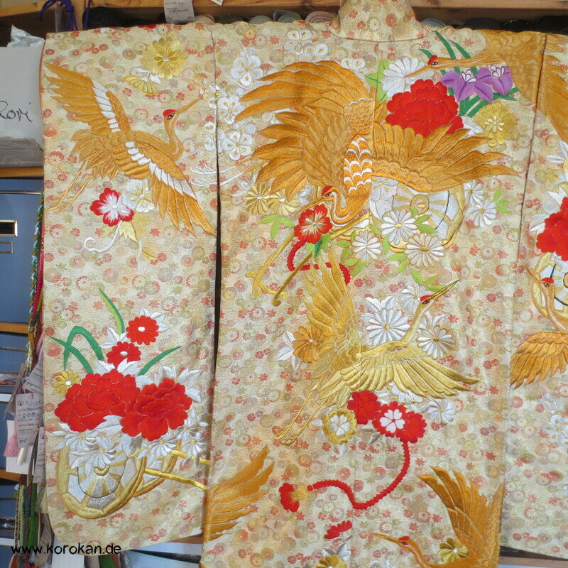 Uchikake Hochzeits Kimonomantel, gestickte Kraniche auf Seidenbrokat