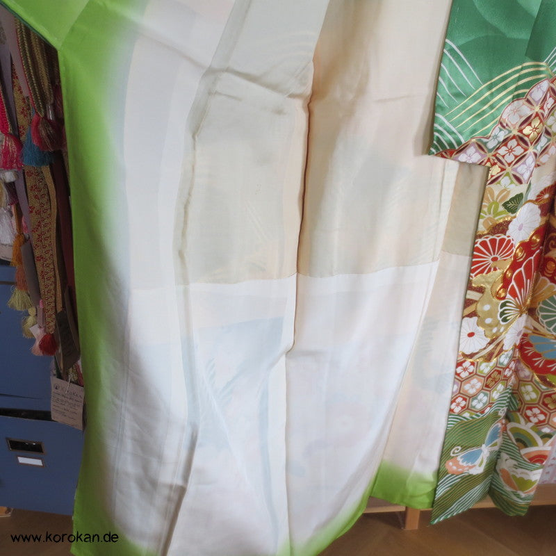 Wellen und Schmetterlinge, Golddruck und Stickerei Furisode Kimono