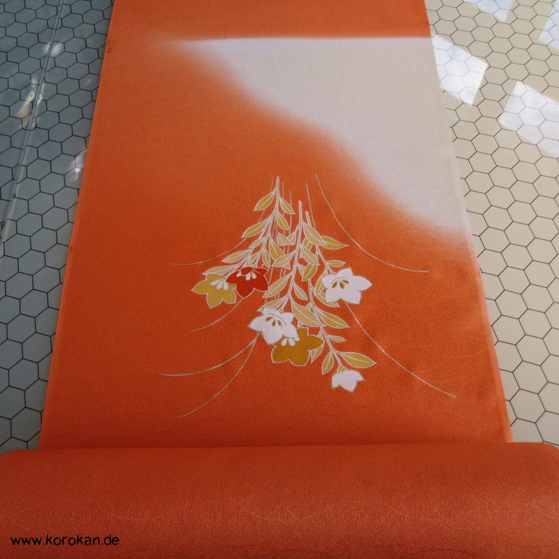 Chrysanthemen Kimono Tanmono, Teilstickerei mit Goldfaden auf Seidendamast