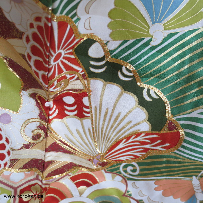 Wellen und Schmetterlinge, Golddruck und Stickerei Furisode Kimono