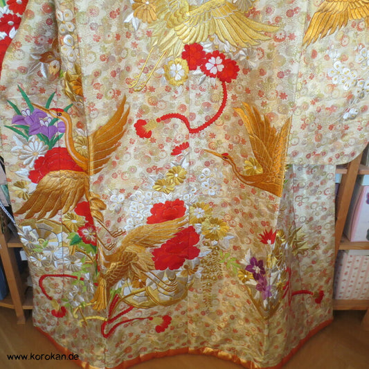 Uchikake Hochzeits Kimonomantel, gestickte Kraniche auf Seidenbrokat