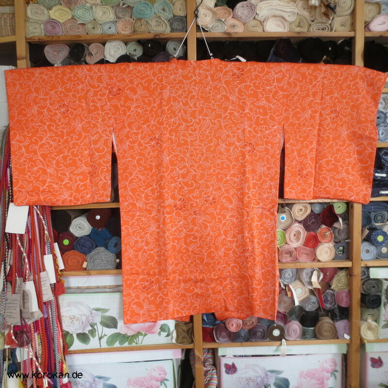 Arabesken auf mandarine Seide Michiyuki Jacke