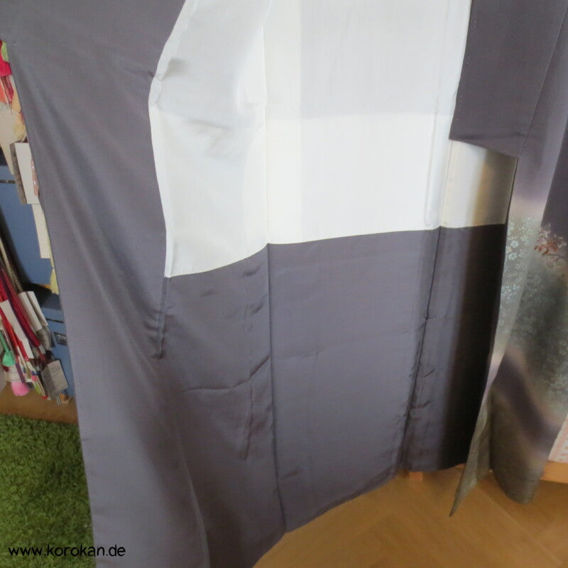 grauer Homongi Seiden Kimono mit etwas Stickereien