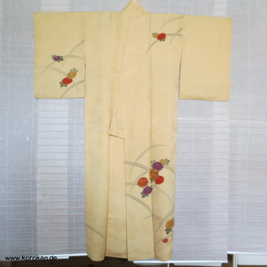 Chrysanthemen und Goldstickerei Homongi Seidendamast Kimono