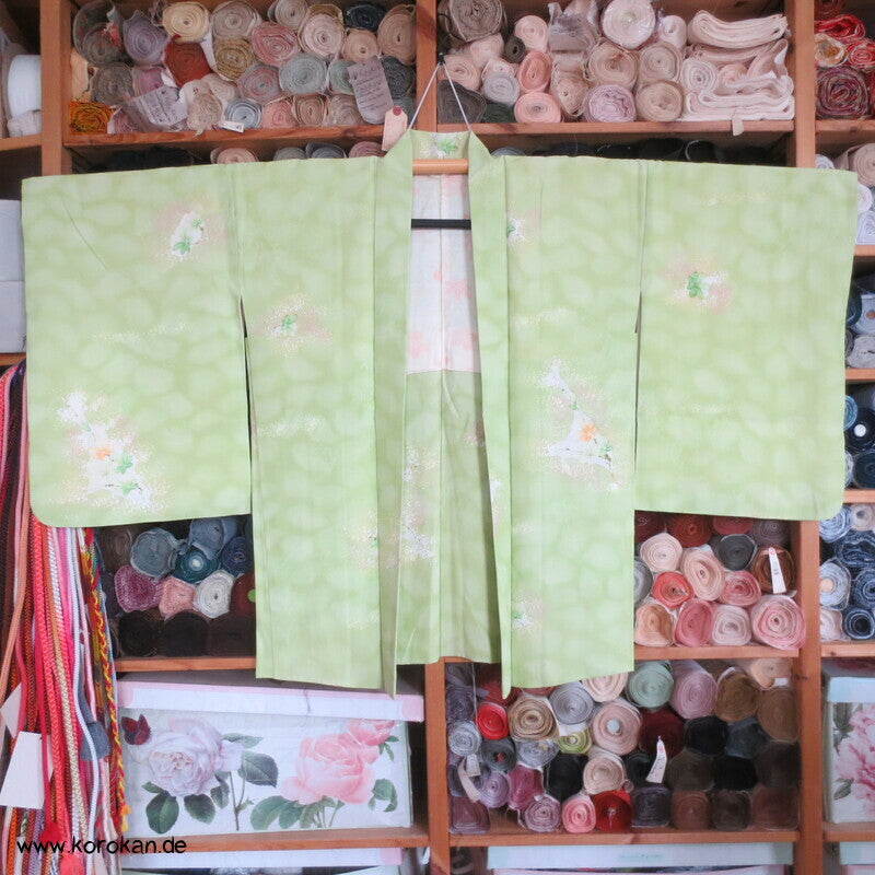 Haori Kimono Jacke Wellen Seidendamast auf dem gemalte Blätter schwimmen